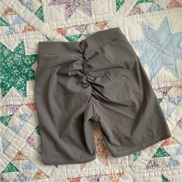 Naturyl Gray Spandex High Waisted Tummy Control Gym Biker Shorts Medium Fitted - Picture 5 of 5
